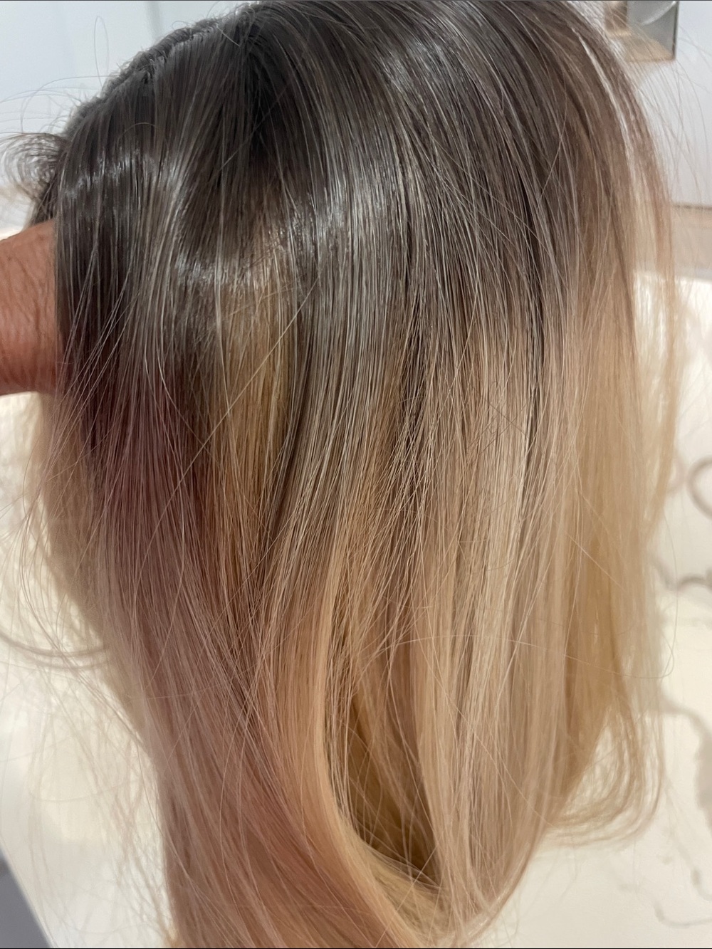 Blonde/ Golden gradient Layered Synthetic Women's Wig - Picture 2 of 9